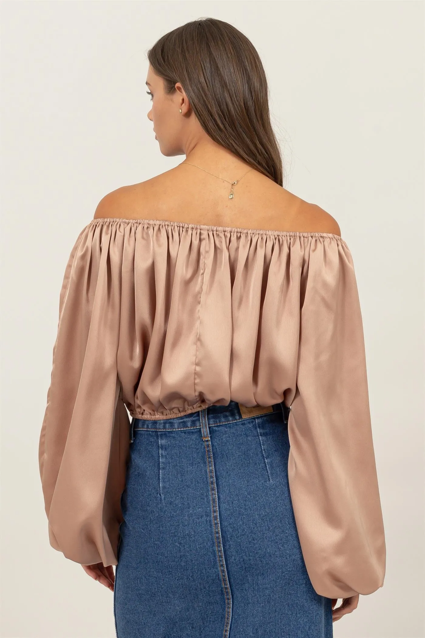 HF24F930-OFF-SHOULDER SATIN BALLOON SLEEVE TOP