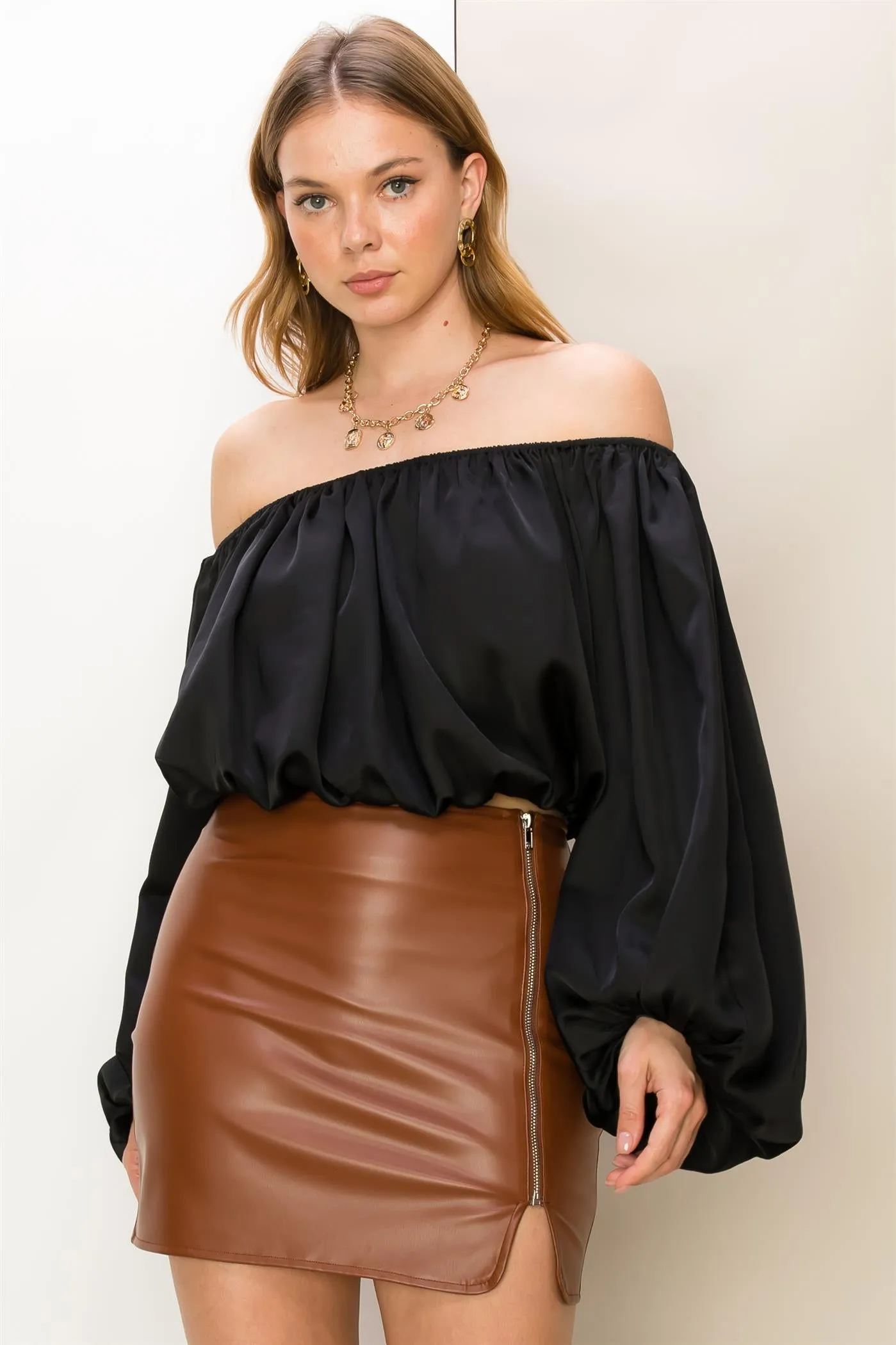 HF24F930-OFF-SHOULDER SATIN BALLOON SLEEVE TOP