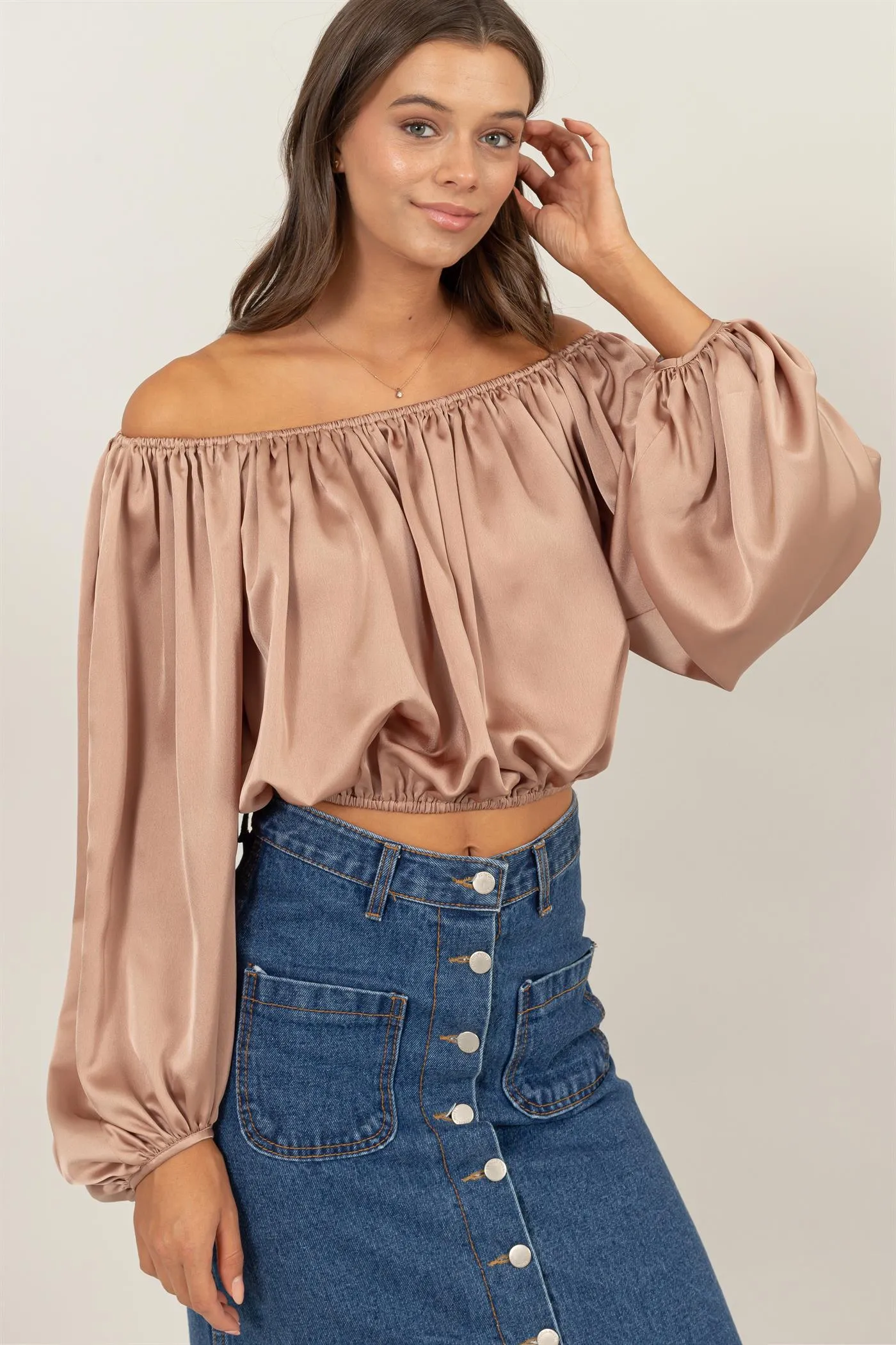 HF24F930-OFF-SHOULDER SATIN BALLOON SLEEVE TOP